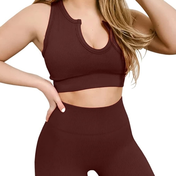 Qinsen Other - Flattering Matching Workout Top & Bottom